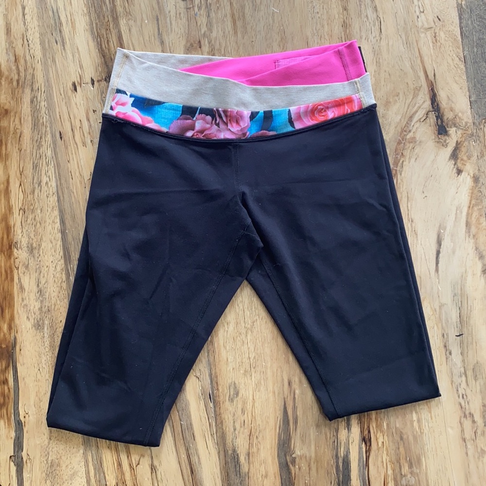 Lululemon athletic leggings! 28’ black with reversible waist band.